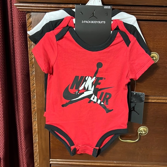 Nike Jordan Baby Boys Jumpman Bodysuit & Short Set Red Black White  6 Month - Picture 1 of 6